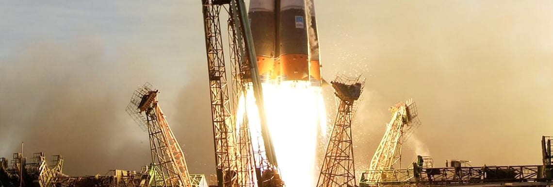 Старт ракеты-носителя «Союз» со стартового комплекса